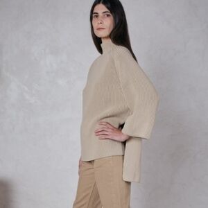 Esby Yates Sweater ⚪ SZ M/L